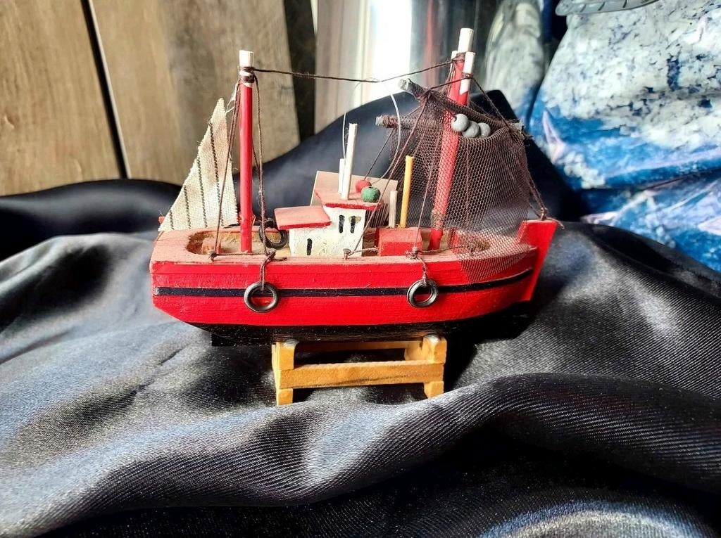 Bateau rouge décoration