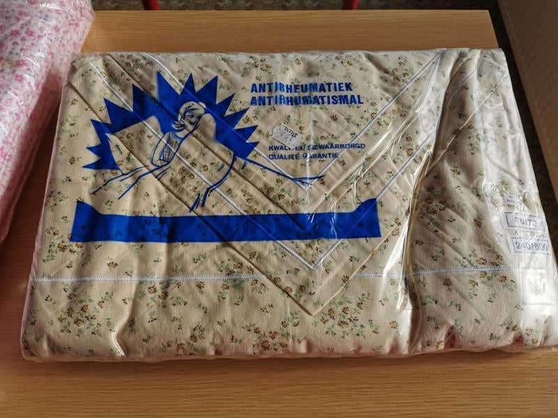 2 PP laken - nieuw - geel - antirheumatiek 240X300 cm, Eenpersoons, Geel, Overige typen, Nieuw