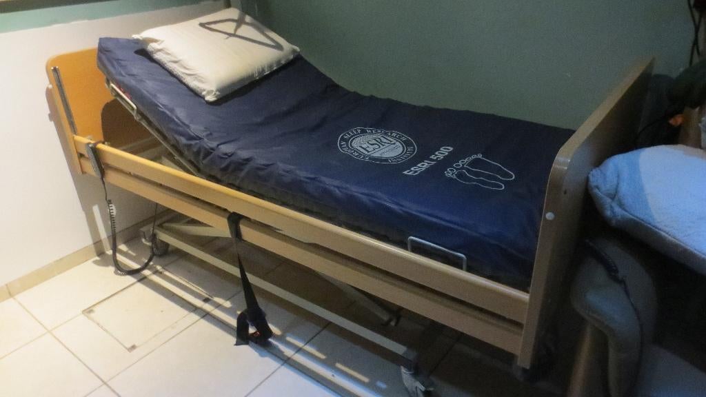 proficioneel ziekenhuis bed in hoogte verstelbaar, Ophalen, Gebruikt, Verstelbaar