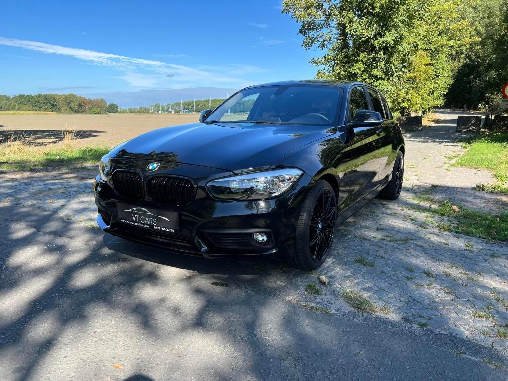 BMW 116D / 2019 / CARPLAY / CRUISE CONTROL / PRIVACY GLASS /, Auto's, BMW, 1 Reeks, Zwart, Bedrijf, 3 cilinders