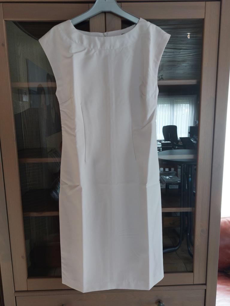 Superbe Robe CLasse  100% Neuve Taille 38, Vêtements | Femmes, Neuf, Taille 38/40 (M), Enlèvement ou Envoi, Beige