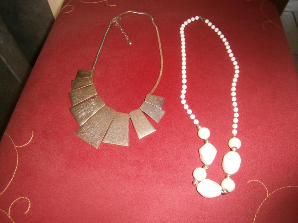 1 witte parelketting en 1 gouden „choker”, Ophalen, Zo goed als nieuw, Overige kleuren, Overige materialen