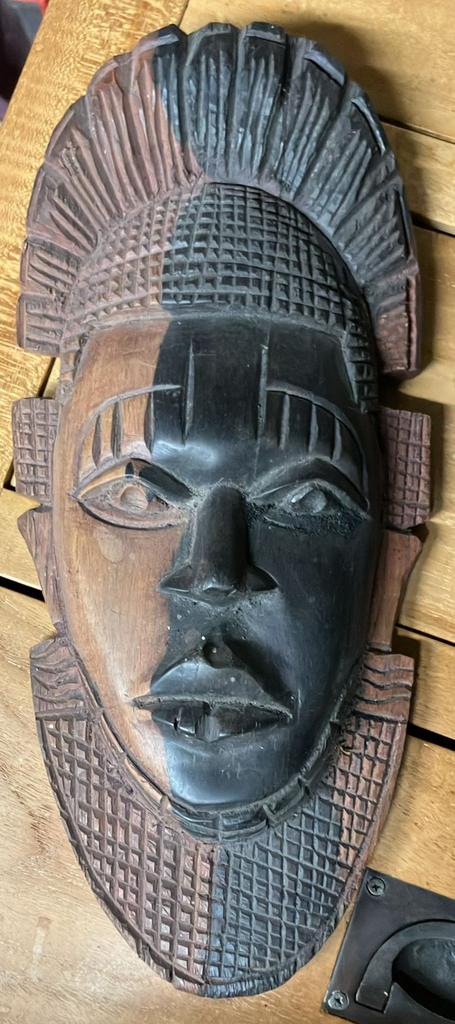 Afrikaans Masker, Ophalen