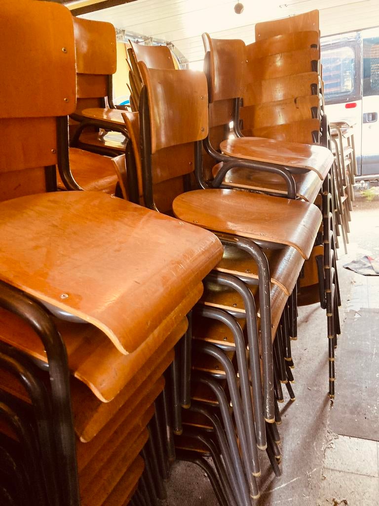 Oude schoolstoelen en vintage stapelstoelen stapelbaar, Ophalen