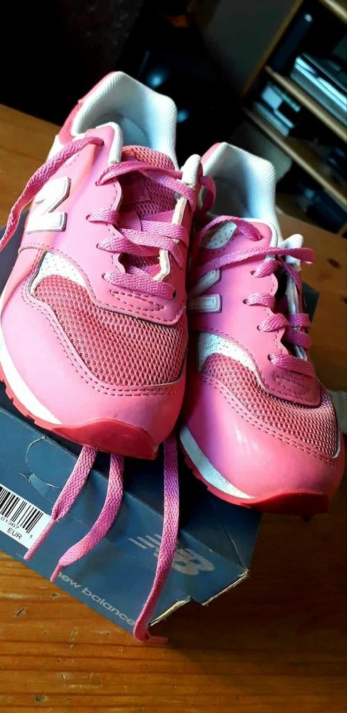 20€ New Balance pointure 32 rose, Neuf, Enlèvement, New Balance, Chaussures