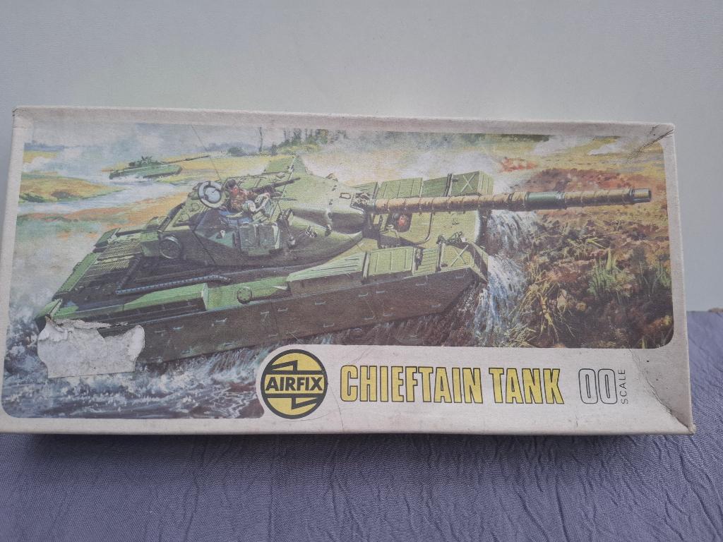 AIRFIX HOOFDTANK 00 SCHAAL 02305-8 WWII 1975, Hobby en Vrije tijd, Modelbouw | Vliegtuigen en Helikopters, Zo goed als nieuw, 1:72 tot 1:144