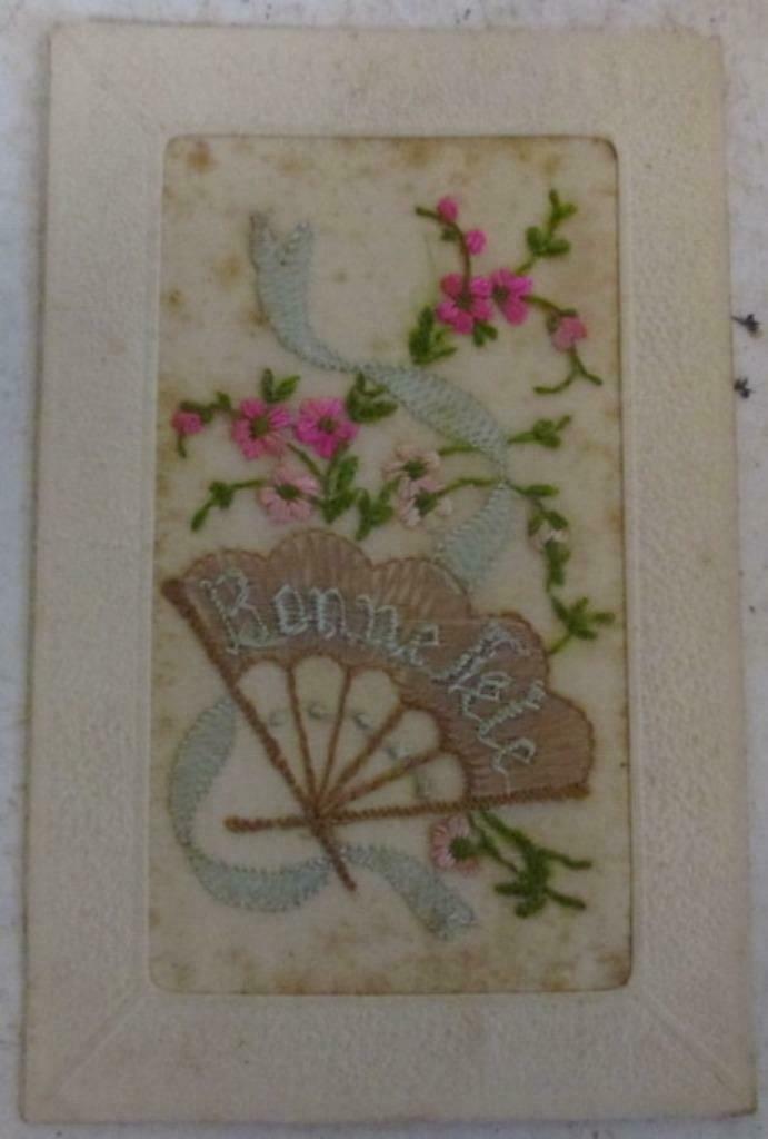 twee antieke geborduurde postkaarten jaren 1900, Verzamelen, Postkaarten | Themakaarten, Verzenden, Gelopen