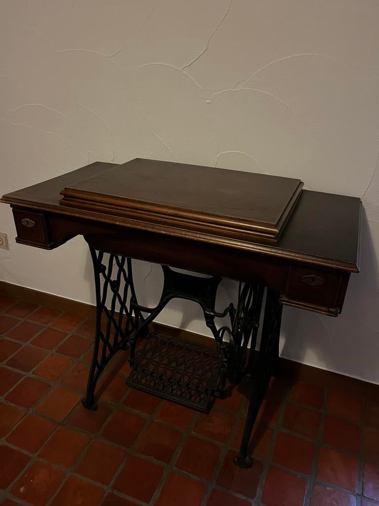 Antieke naaimachine, Ophalen