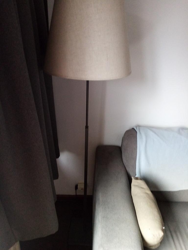 Lampe sur pied, Enlèvement ou Envoi