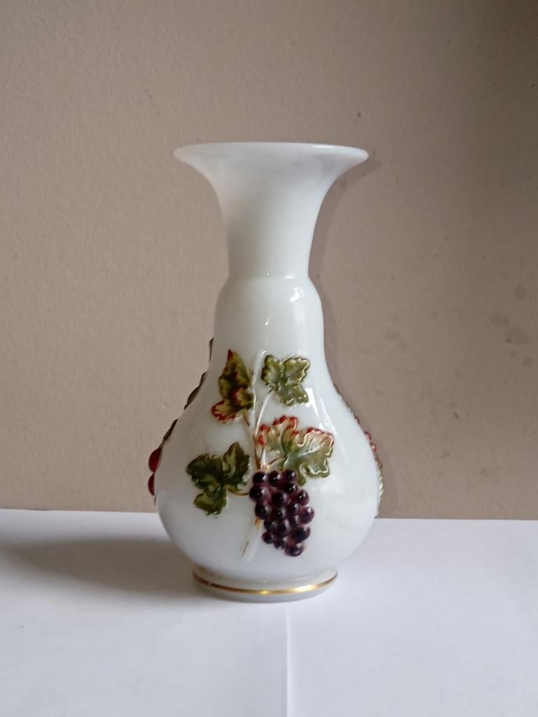 Opaline vaas versierd met fruit, Antiek en Kunst, Ophalen of Verzenden