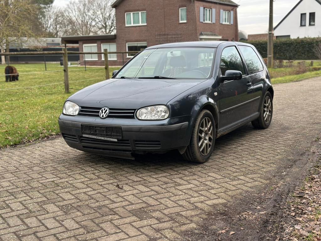 Volkswagen Golf 4 1.6 16v 2002 Airco 750€, Auto's, Bedrijf, Euro 4, Zilver of Grijs, 3 deurs