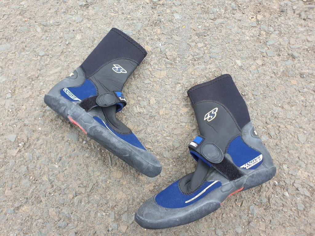 chaussures botillons sports nautiques, Sports nautiques & Bateaux, Vêtements nautiques, Enlèvement, Comme neuf, Femme ou Homme