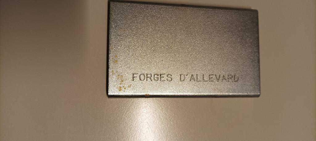 Lingot en fer des forges d'Allevard, presse papiers, 780 gr, Enlèvement ou Envoi
