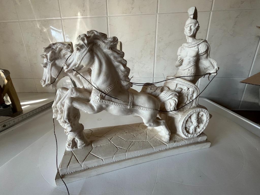 Romeins beeld met krijger en strijdwagen, Ophalen of Verzenden
