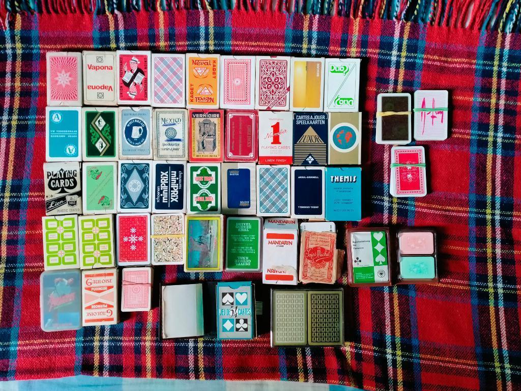 lot de 46 jeux de carte a jouer, Collections, Cartes à jouer, Jokers & Jeux des sept familles, Utilisé, Carte(s) à jouer, Enlèvement ou Envoi