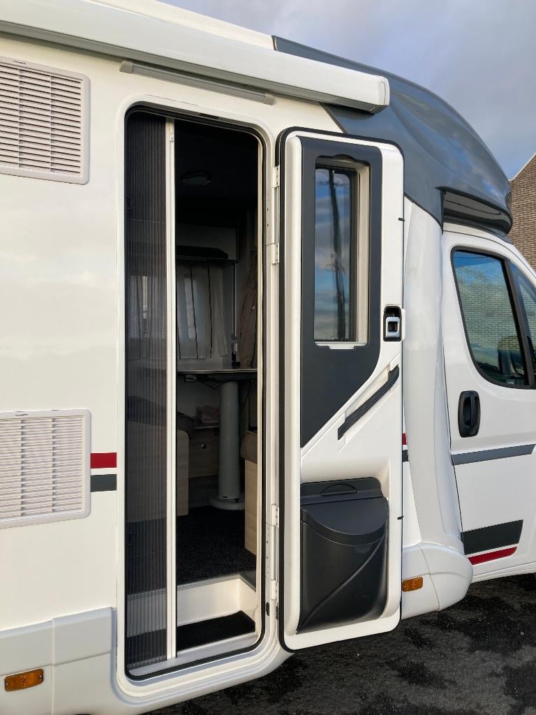 Ilusion XMK 740 | Lits jumeaux + lit escamotable, Caravanes & Camping, Camping-cars, Jusqu'à 4, Entreprise, Fiat, Boîte manuelle