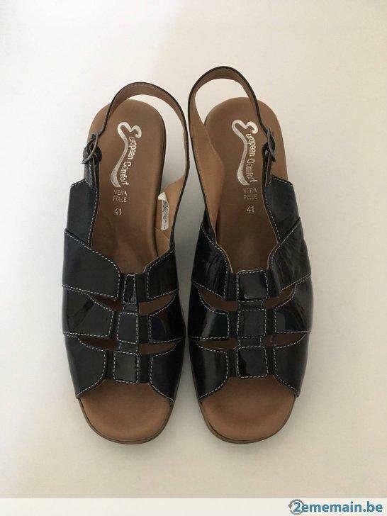 Sandales neuves en cuir pointure 41, Vêtements | Femmes, Chaussures, Enlèvement ou Envoi, Neuf, Sandales de bain
