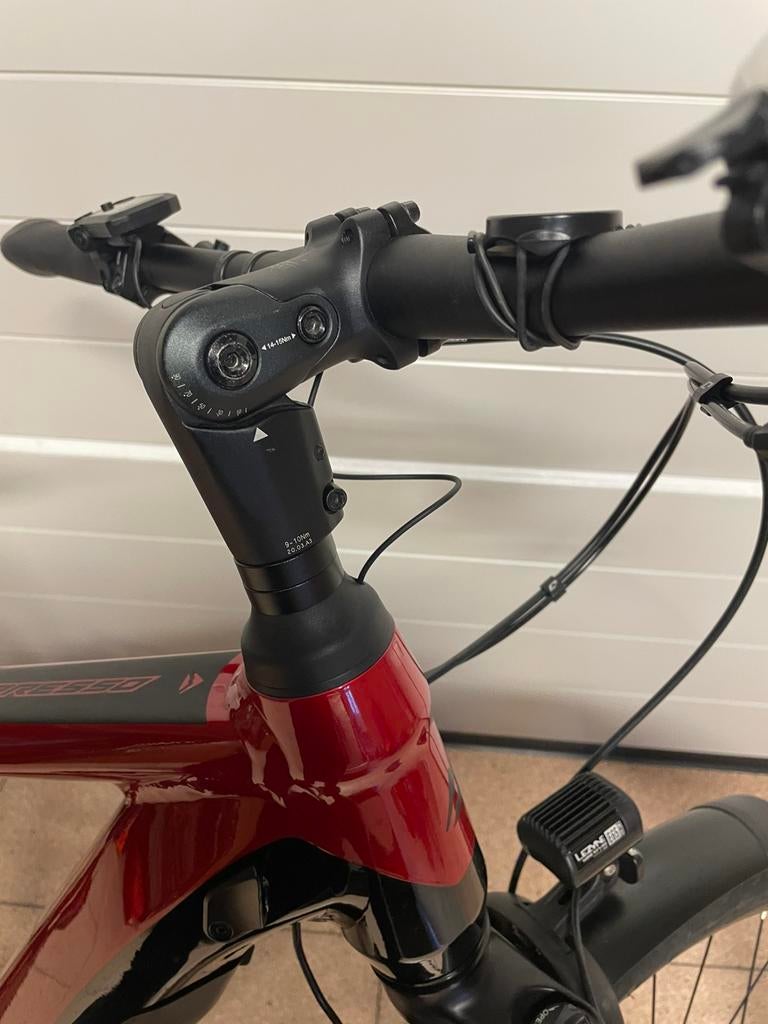 Merida eSpresso ep8 Shimano metal rood met  zwarte accenten., Fietsen en Brommers, Zo goed als nieuw, 51 tot 55 cm, 50 km per accu of meer