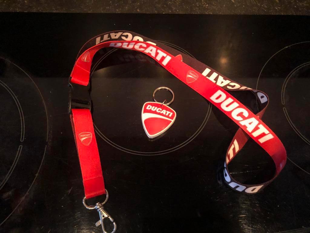 authentique porte-clés + lanière DUCATI, Enlèvement ou Envoi, Utilisé, Motos