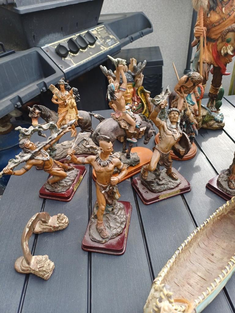 Figurines indienne, Enlèvement