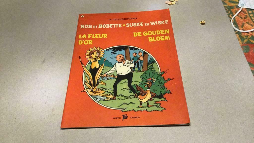 Suske et Wiske la fleur d'or (b1), Enlèvement ou Envoi, Bob et Bobette, Comme neuf, Livre ou Jeu
