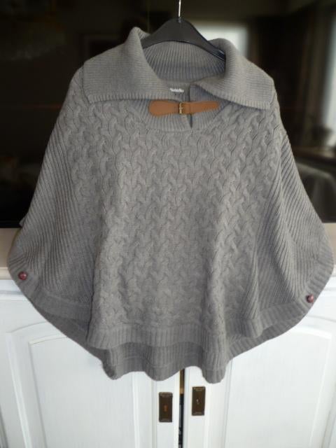 Grijze Poncho, dames, Ophalen of Verzenden, Zo goed als nieuw