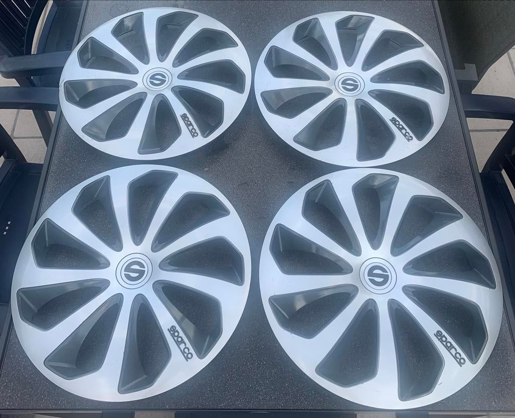 Set van 4 siervelgen / wieldoppen, Ophalen, Gebruikt