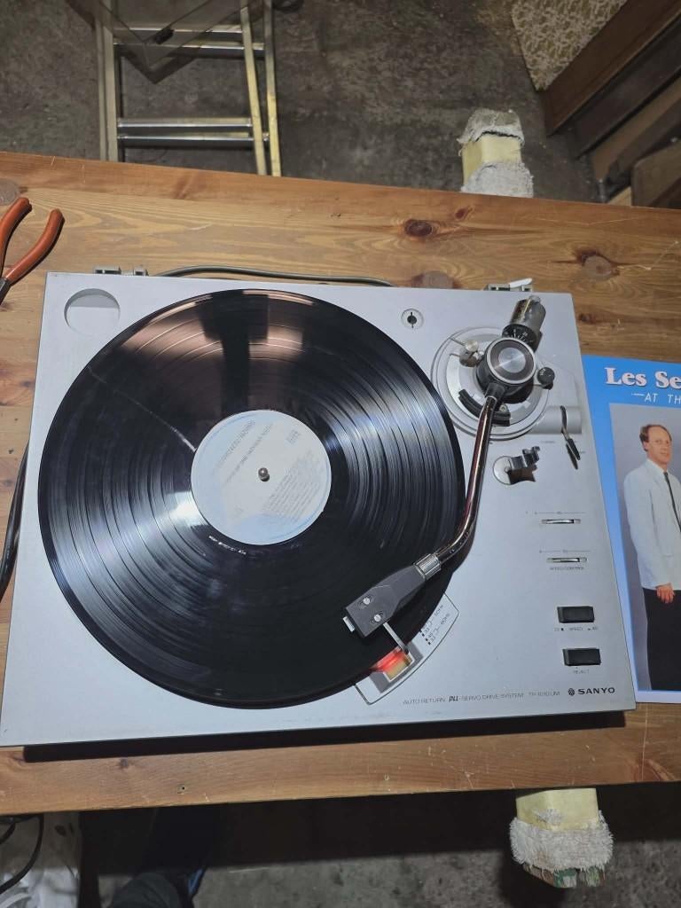 SANYO TP 1010UM - Platine tourne-disques, TV, Hi-fi & Vidéo, Tourne-disques, Utilisé, Tourne-disque, Enlèvement ou Envoi