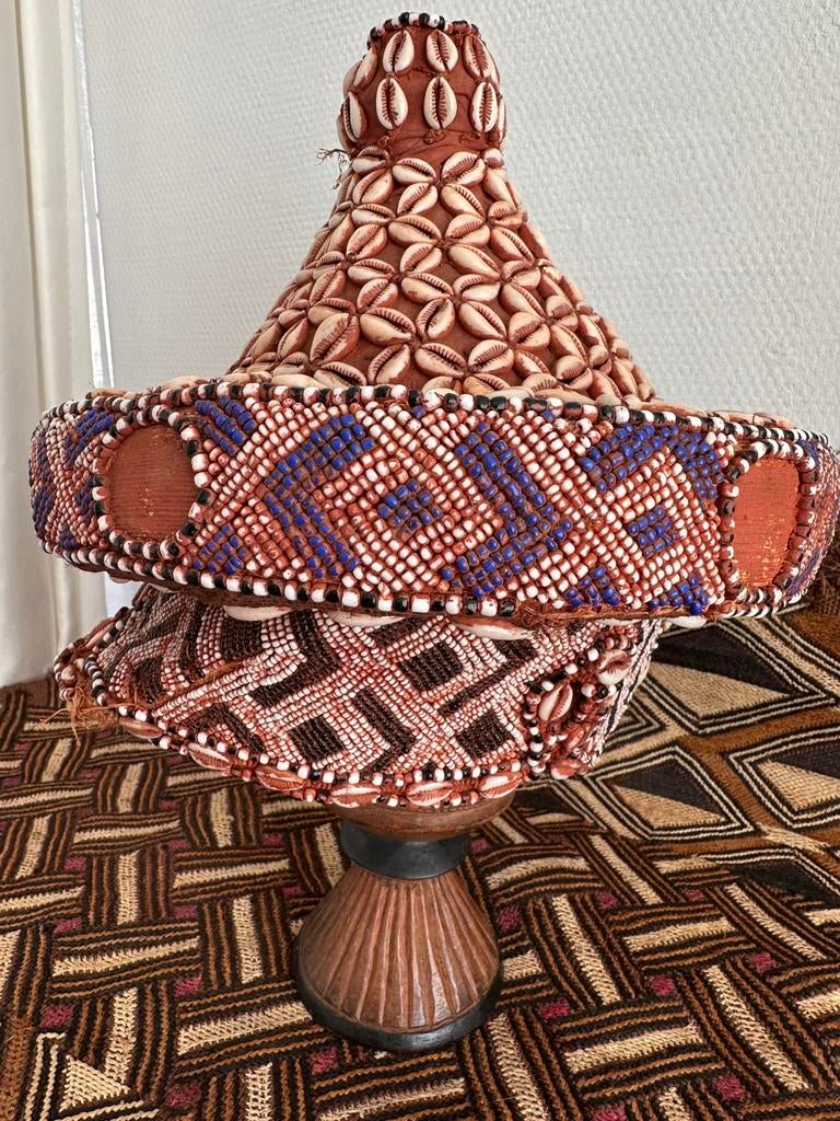 Kuba Koninklijk hoofddeksel privé collectie Matadi 1950, Verzenden