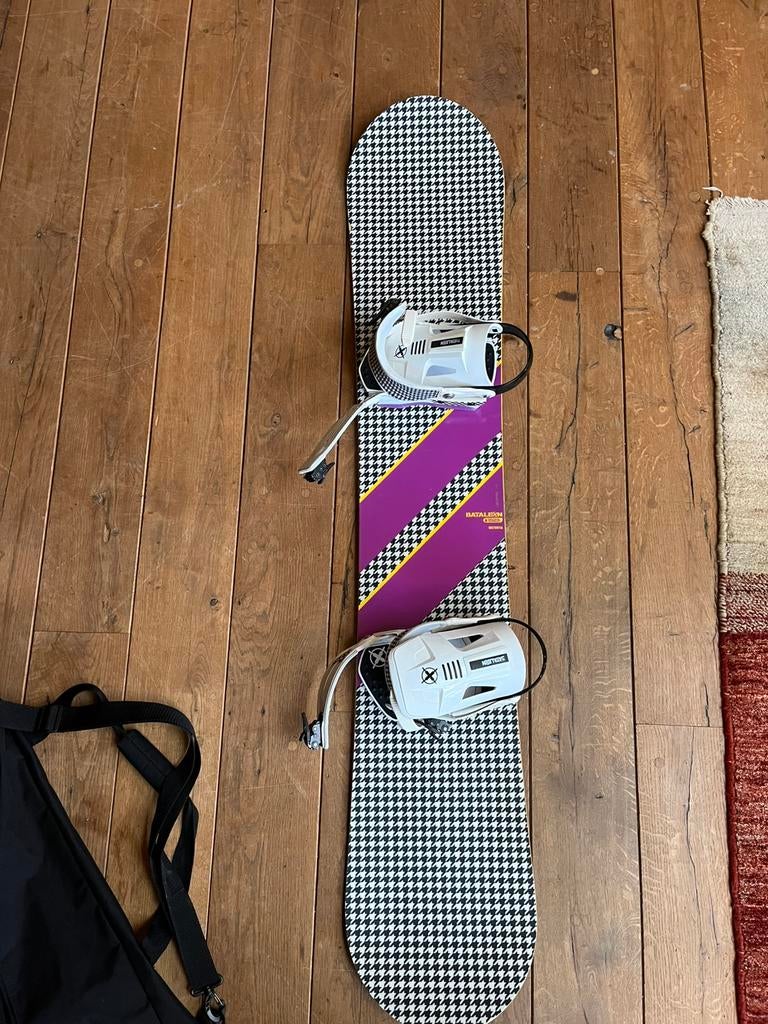 Bataleon snowboard met bindingen en draagtas, Sport en Fitness, Snowboarden, Ophalen, Gebruikt, Board