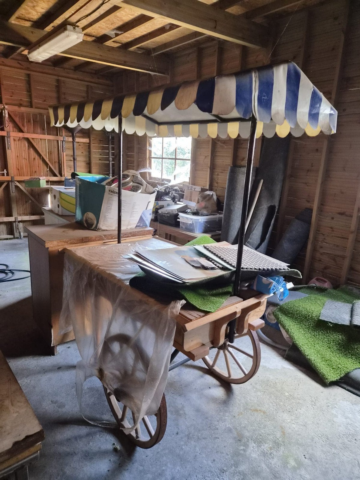 volhouten verkoopkar / huifkar, Ophalen