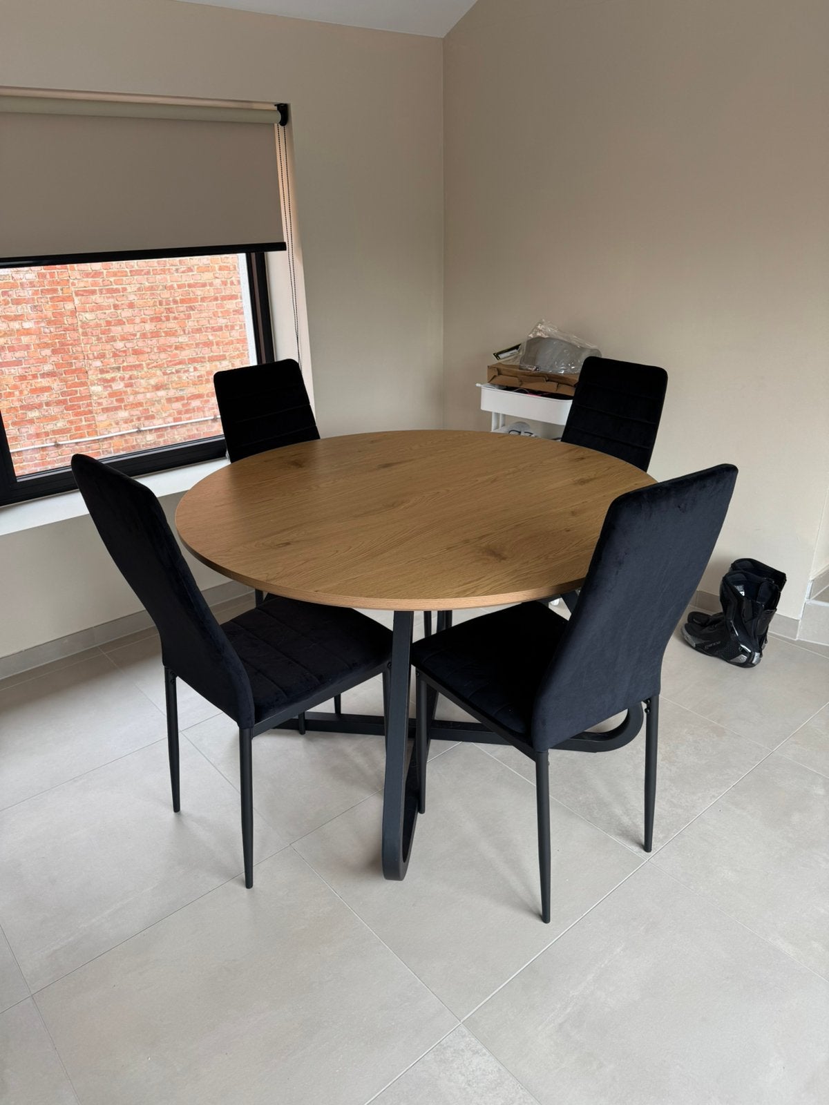 Houten tafel met 4 velvet stoelen, Enlèvement, Comme neuf