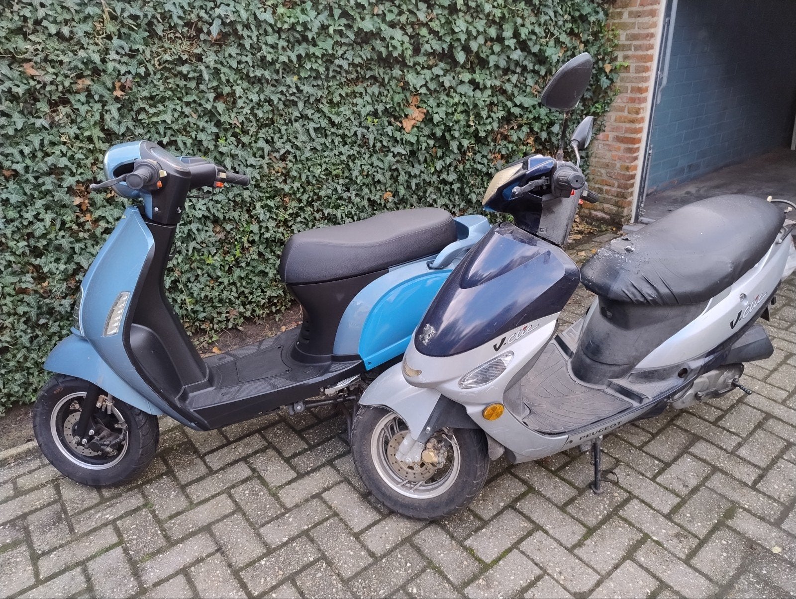 2 scooter B en a klasse alle papieren, Ophalen, Peugeot