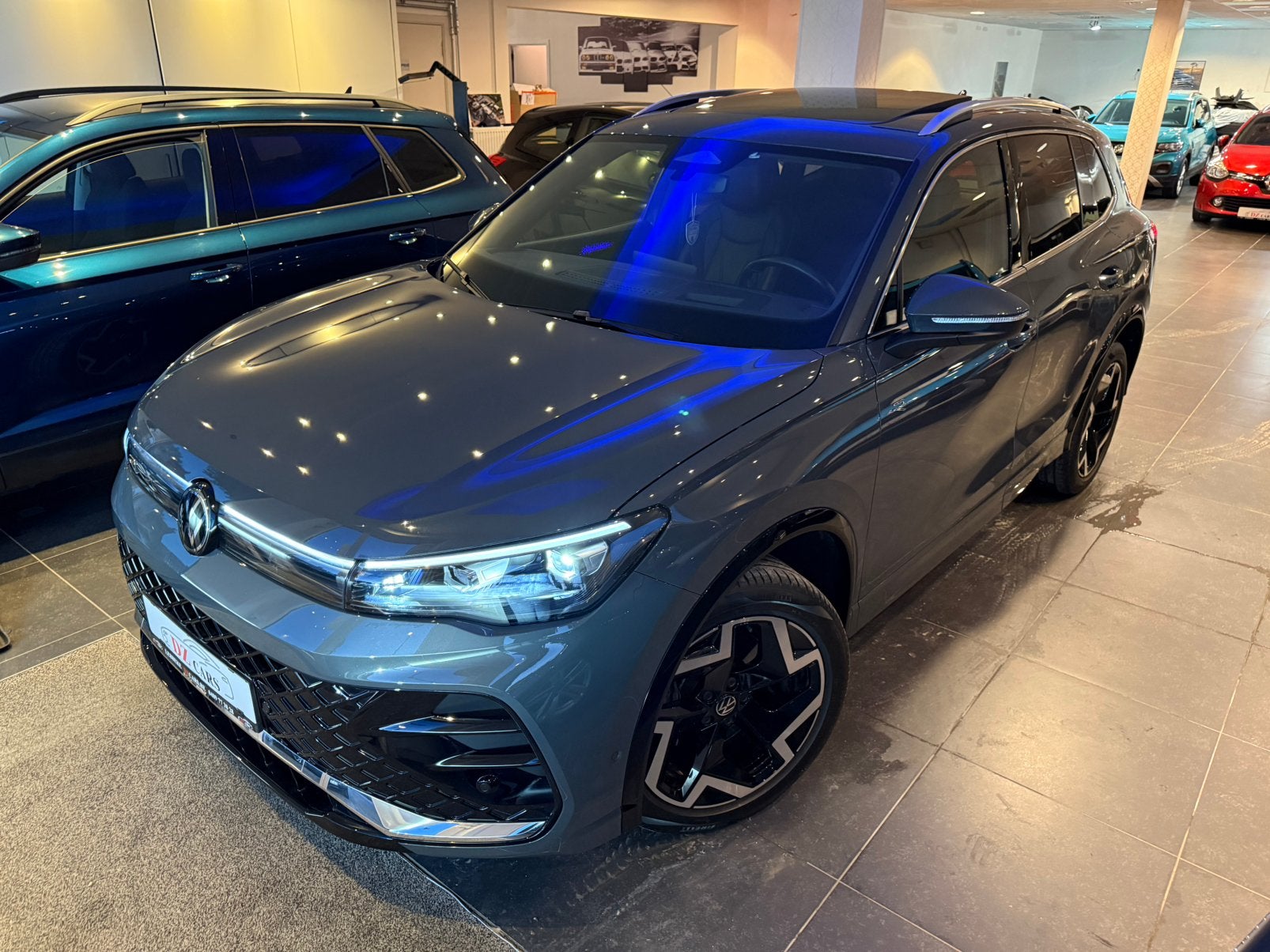 VOLKSWAGEN TIGUAN R-LINE 4MOTION 193CH |CUIR | KEY LESS |, Autos, Volkswagen, Cuir, Argent ou Gris, Euro 6, Entreprise
