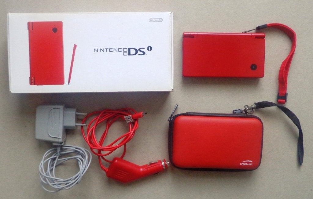 DSi Rood compleet in doos + accessoires, Consoles de jeu & Jeux vidéo, Consoles de jeu | Nintendo DS, Rouge, Avec housse de protection ou sac