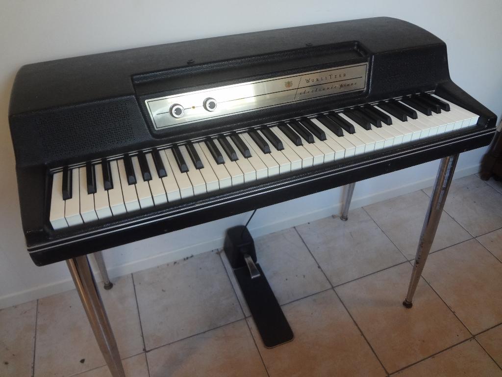 Wurlitzer 200 piano met restauratie en garantie, Muziek en Instrumenten, Keyboards, Gebruikt, Ophalen, Overige merken, Met standaard