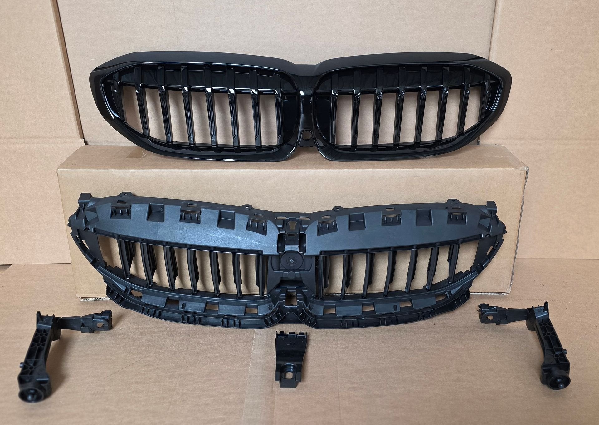 Grille BMW 3 Serie G20 G21 Nieren Grill M Sport + Houder NEW, -, Voor, Nieuw, Ophalen of Verzenden