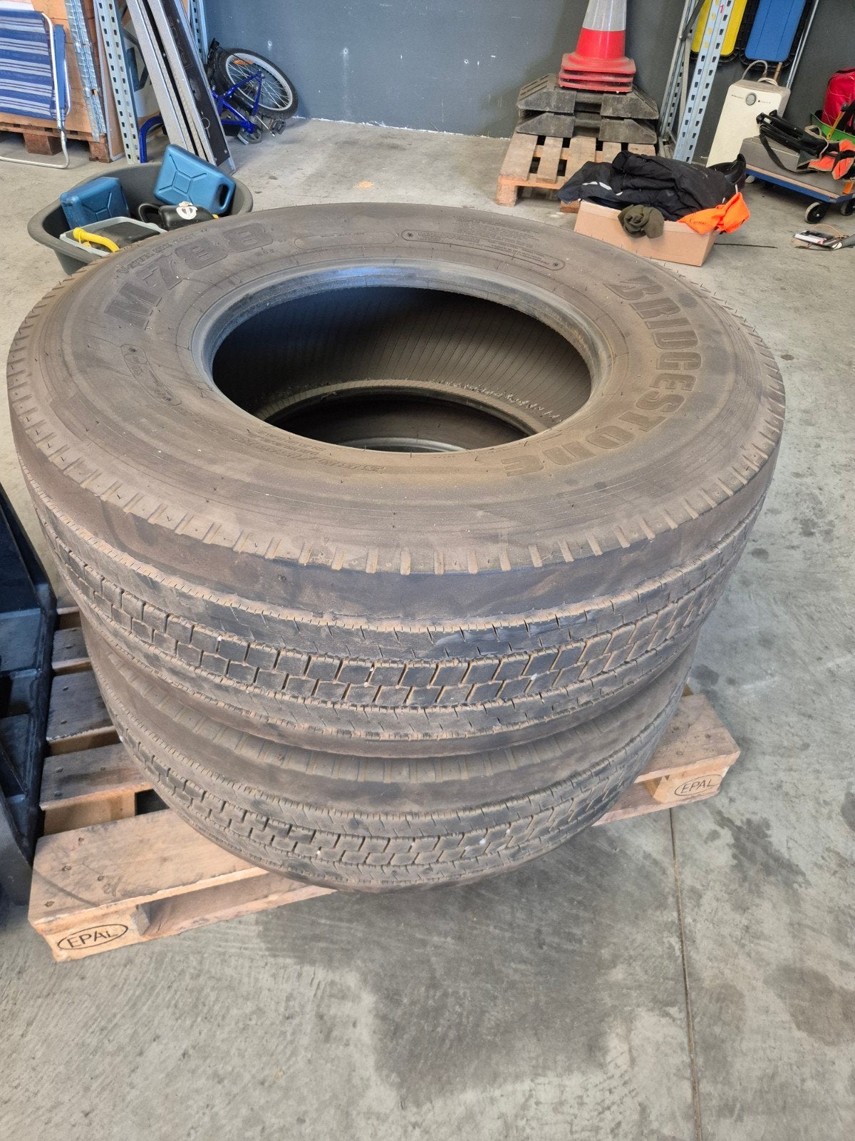 Bridgestone M788 385/65R 22,5, Autos : Pièces & Accessoires, Enlèvement
