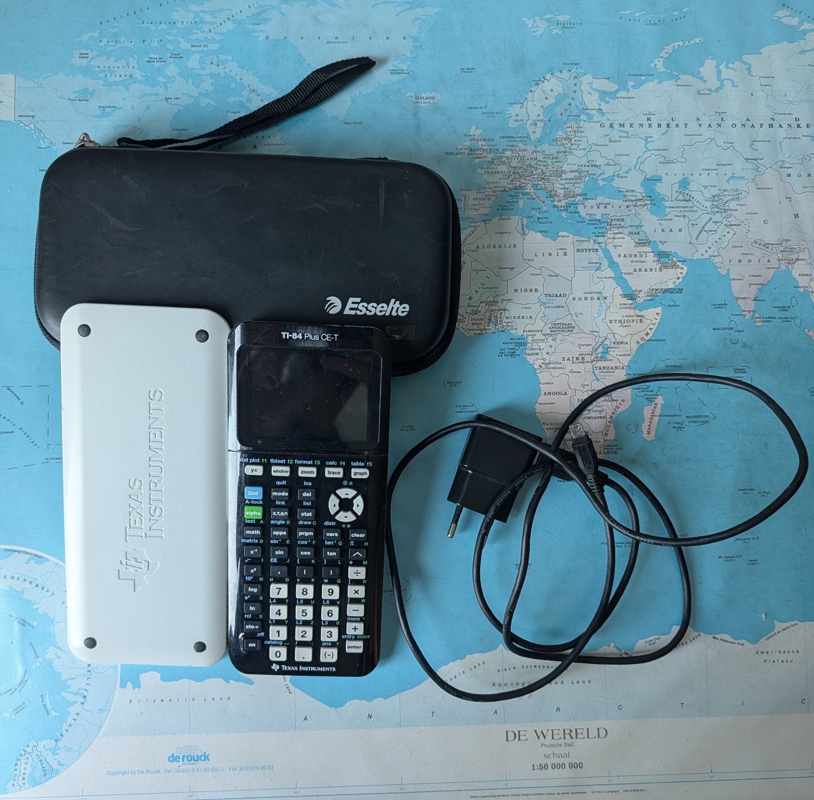 Texas instruments TI-84 Plus CE-T rekenmachine + lader/hoes, Divers, Calculatrices, Enlèvement