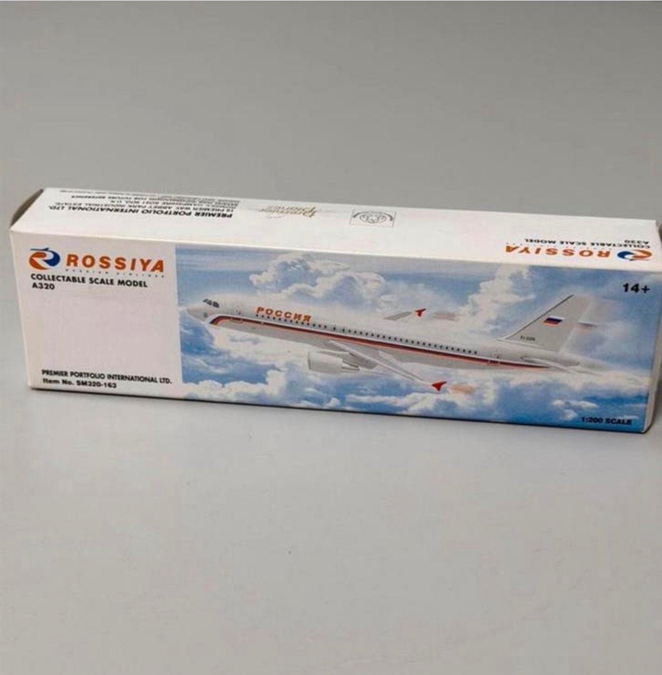 Rossiya Airlines Airbus A320 modèle réduit 1:200 neuf boîte, Enlèvement ou Envoi, Neuf, 1:144 à 1:200, Avion