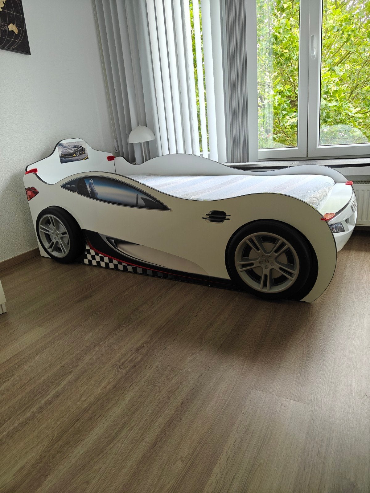 Autobed voor jongens, Ophalen
