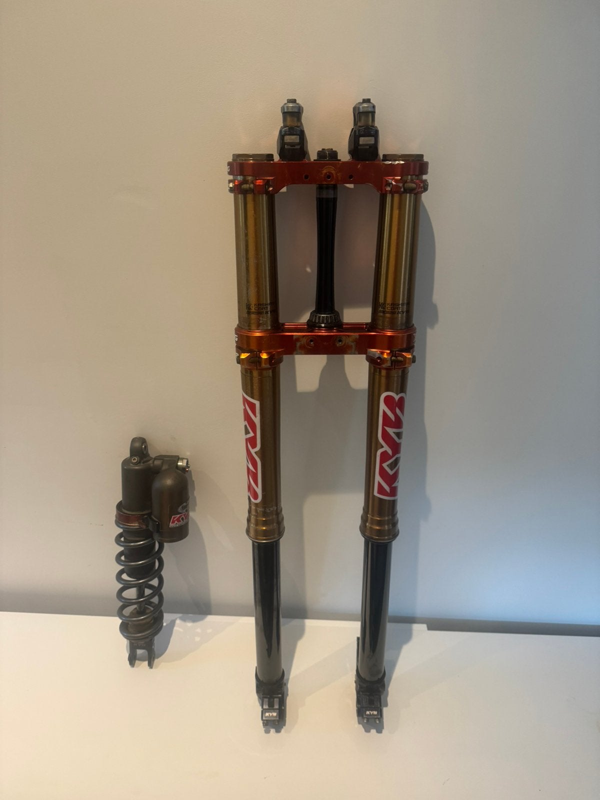 KYB Factory vering+XTRIG kroonplaten–GASGAS/KTM/Husqvarna, Enlèvement