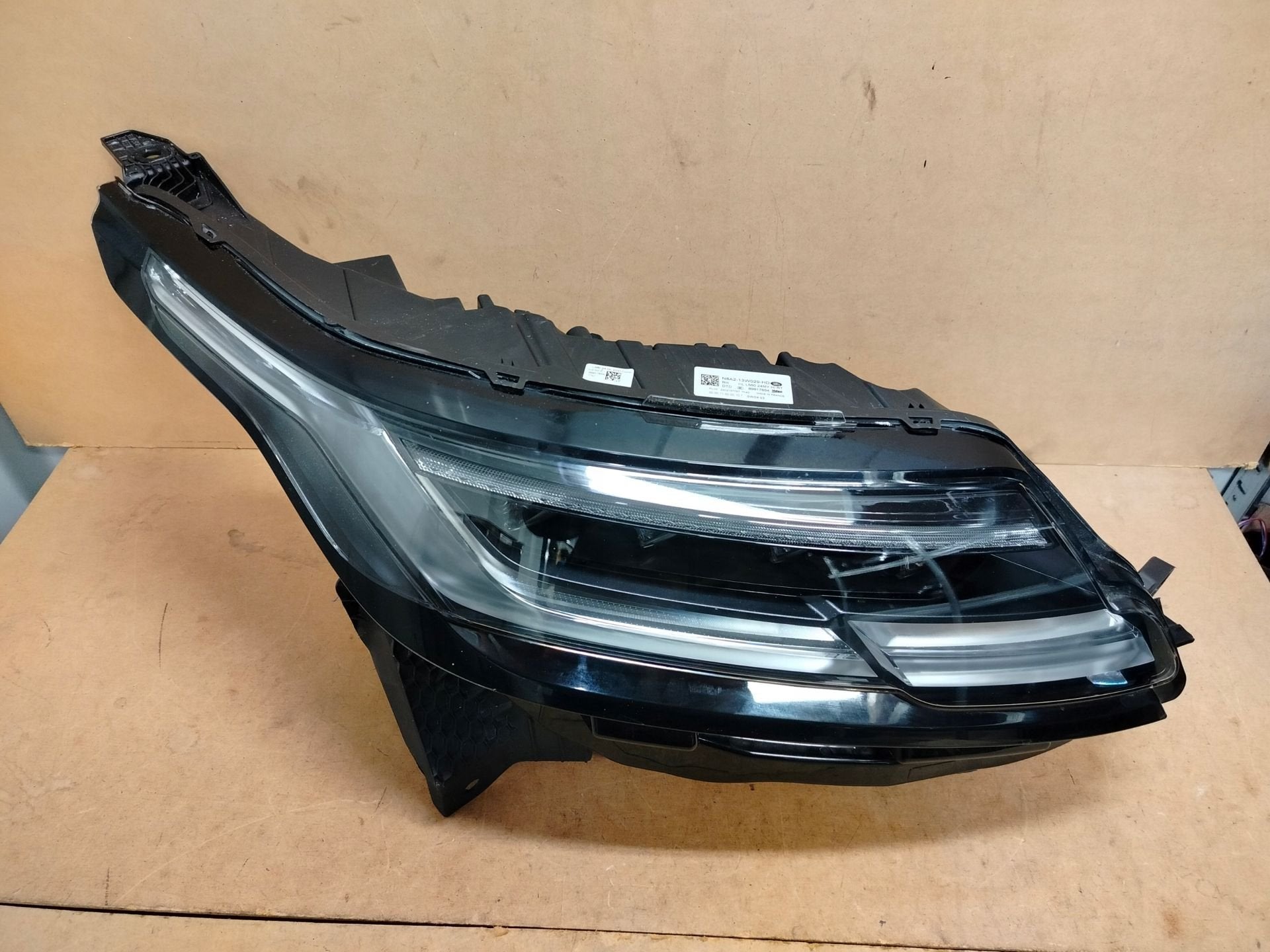 Land Rover Velar Koplamp Rechts N8A2-13W029-HD, Dpoffice@jaguarlandrover.com, Abbey Road, Whitley 1
CV3 4LF  Coventry, Jaguar Land Rover Limited