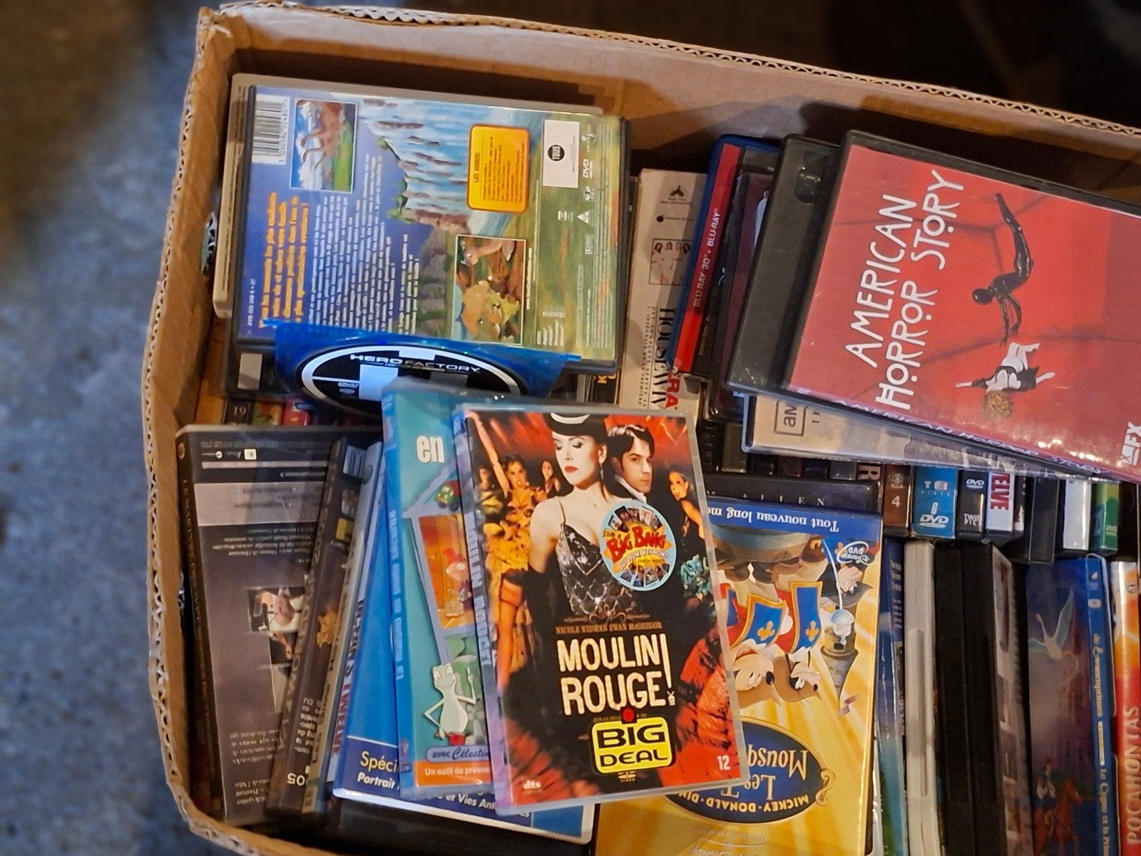 60 caisses de DVD, Enlèvement