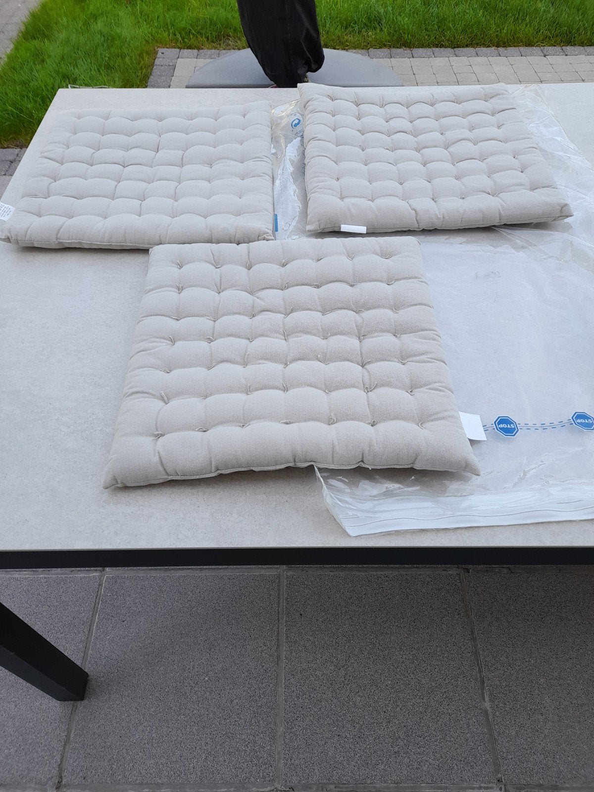 3 tuinzetel kussentjes, Enlèvement