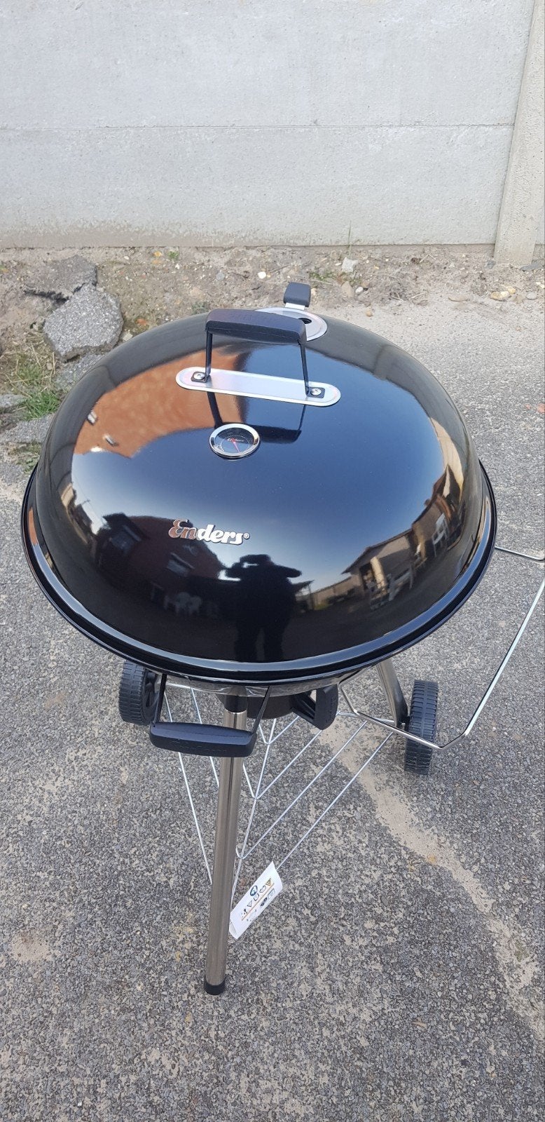 Barbecue neuf en acier inoxydable de 54 cm de diamètre à Hou, Enlèvement