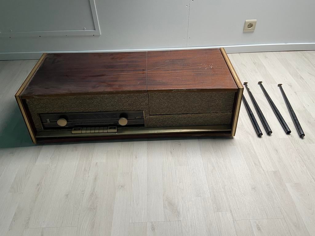 Radio vintage avec tourne-disque, Ophalen