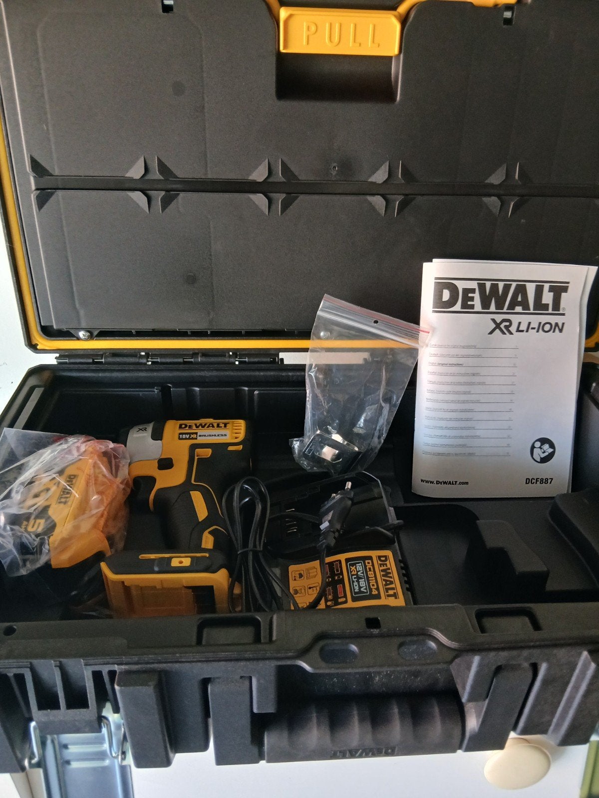 Dewalt 18v, Doe-het-zelf en Bouw, Ophalen
