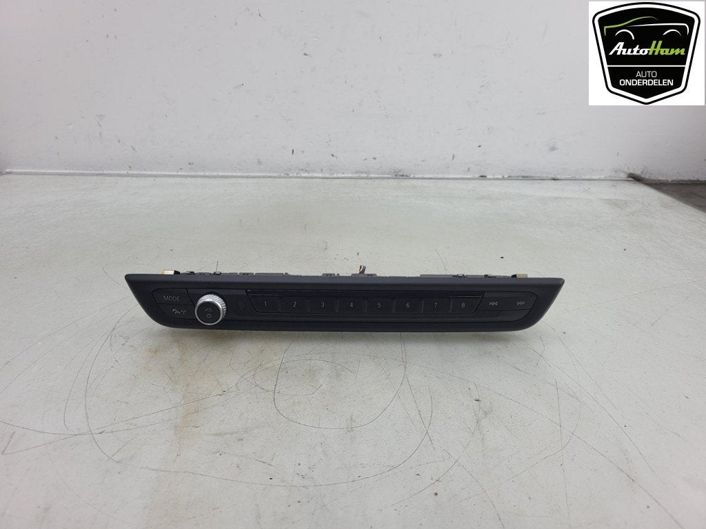 PANNEAU DE COMMANDE RADIO BMW 1 serie (F40) (01-2019/-), Utilisé, BMW, Petuelring 130
80809  München, DE, Bayerische Motoren Werke AG