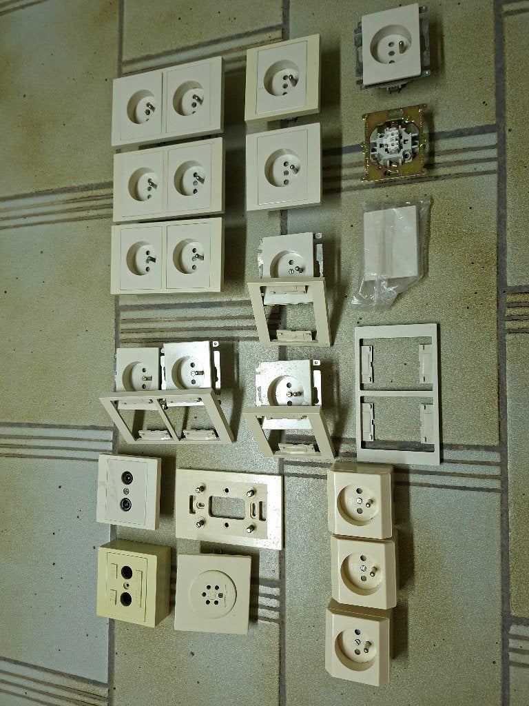 Stopcontacten NIKO, Doe-het-zelf en Bouw, Elektriciteit en Kabels, Ophalen, Zo goed als nieuw, Overige merken, Stopcontact